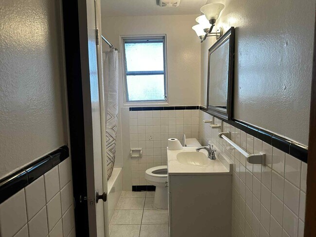 Building Photo - 421 Corvet St