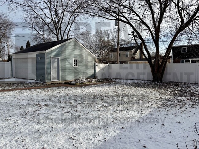 Building Photo - Charming 3bed/2bath Available NOW