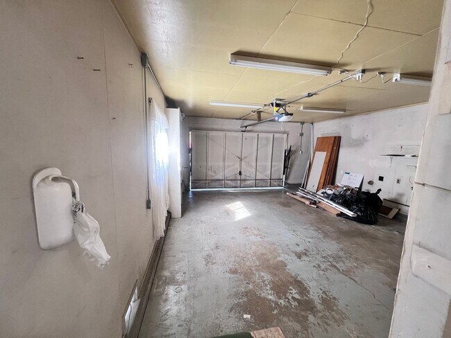 Building Photo - 37565 2nd St