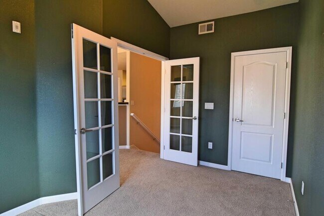 Building Photo - 6242 Kilmer Loop