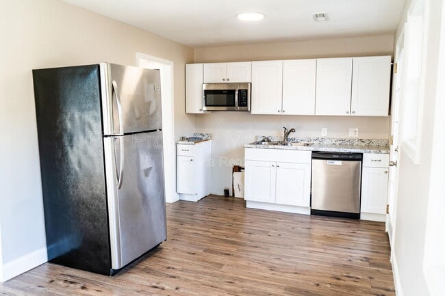 Building Photo - 3311 Canary Ave