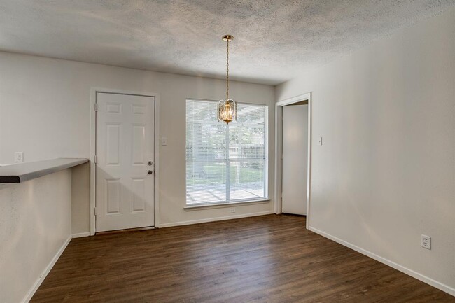 Building Photo - 2504 Ewell Dr
