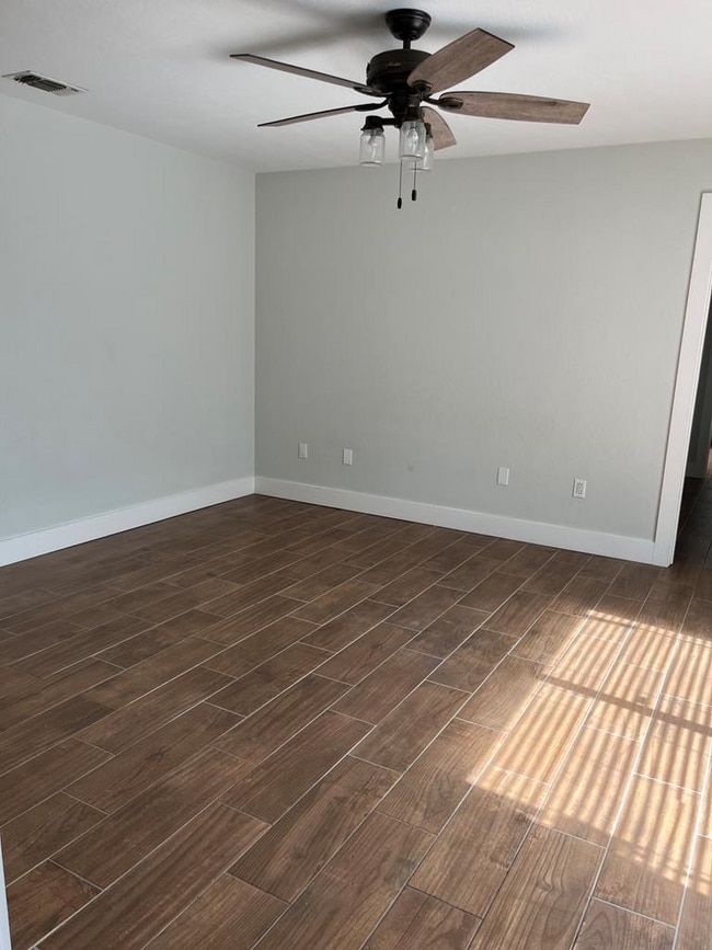 Building Photo - 577 Pleasant View Dr