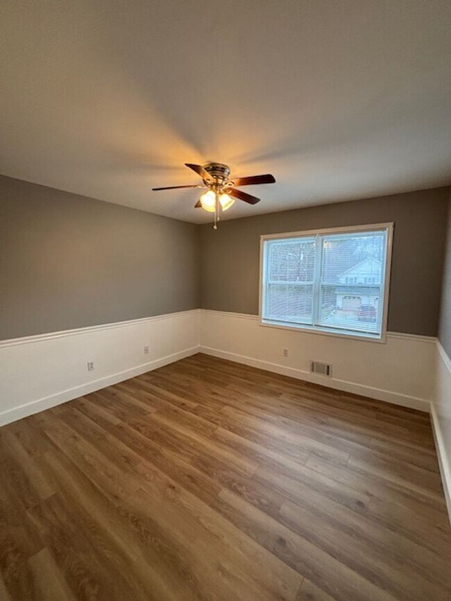 Building Photo - Updated Remodeled Large Open Split-Level Home with Full Finished Basement!