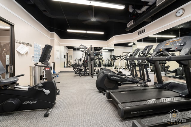 Building Photo - 1636 N Wells St