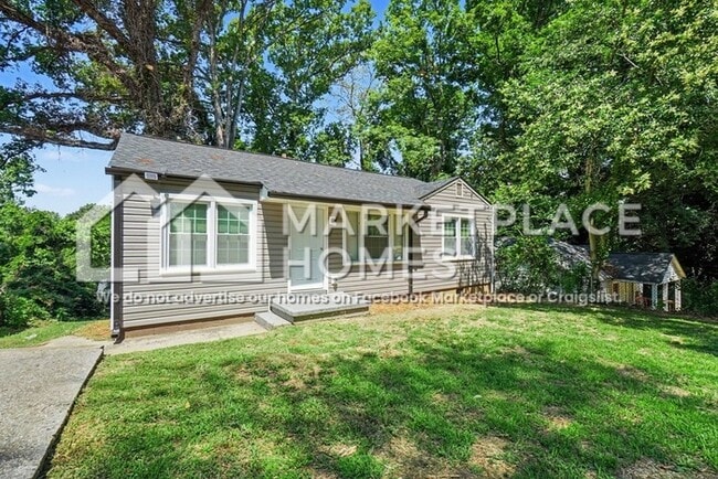 Building Photo - 2801 Palm Dr