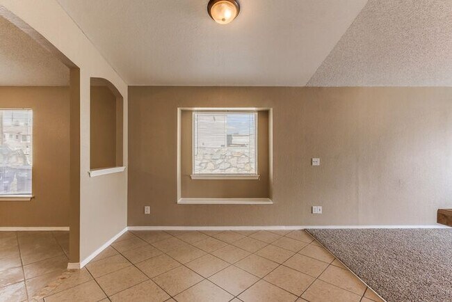 Building Photo - Refreshing 3 Bedroom Property with REFRIGERATED AIR 20 minute drive to Fort Bliss