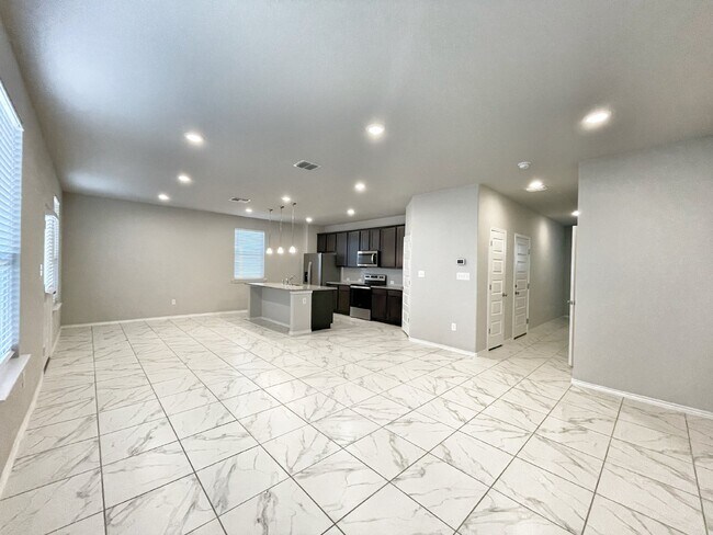 Building Photo - Adorable home located in the community of ...