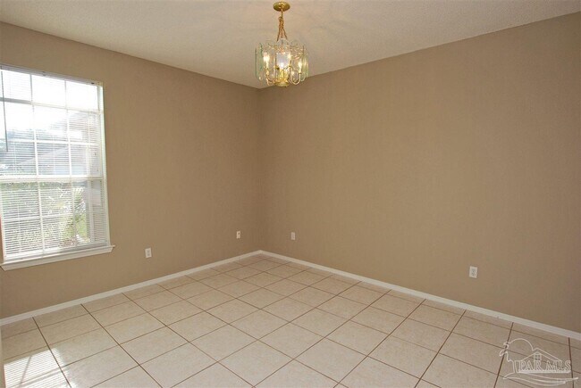 Building Photo - 1015 Glades Ln