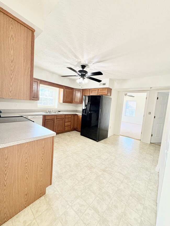 Building Photo - 24 Rosette Ln