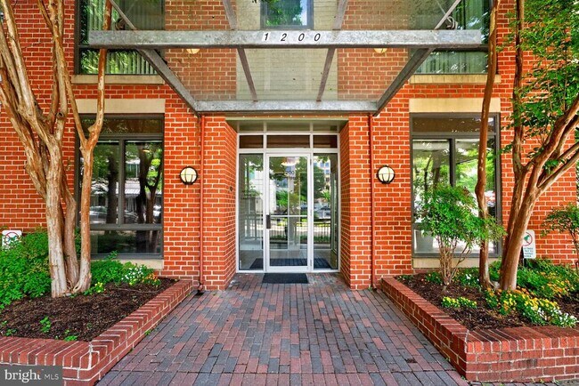 Building Photo - 1200 N Hartford St