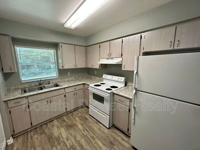 Building Photo - 2507 Lenna Ave