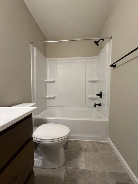 2nd Bath - 3435 Spring Harvest Dr