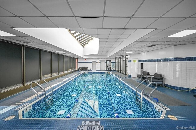 Building Photo - QNwk