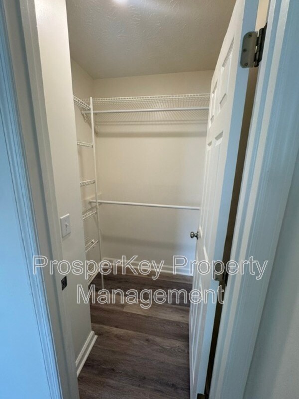 Building Photo - 802 27th Ave