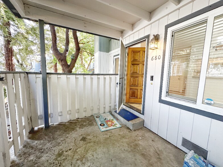 Building Photo - 680 Blackford Ct