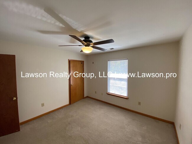 Building Photo - Woodland 5506-5508