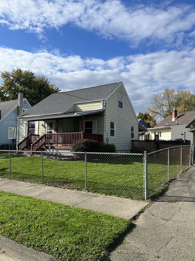 Building Photo - 517 Harcourt Dr