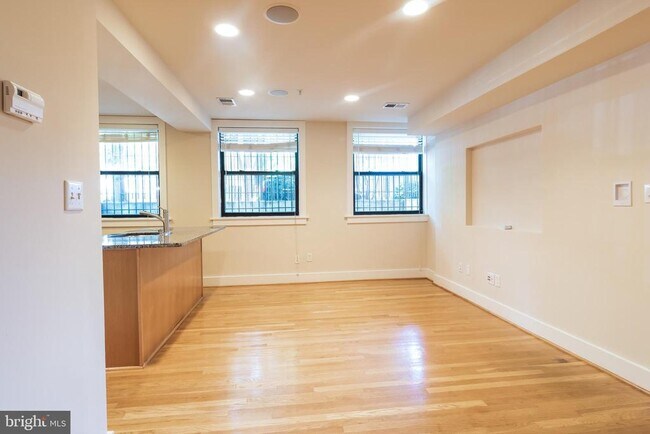 Building Photo - 1300 K St SE