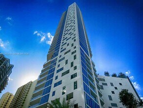 Building Photo - 1300 Brickell Bay Dr