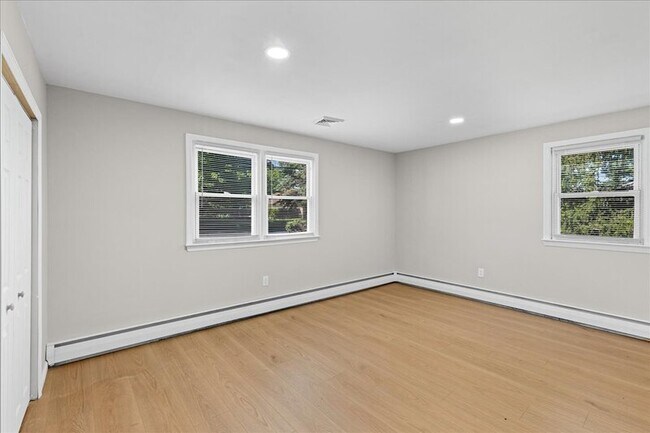 Building Photo - 1 Spruce Ln