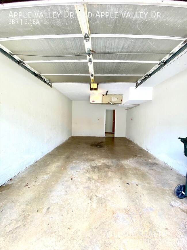 Building Photo - 818 Apple Valley Dr