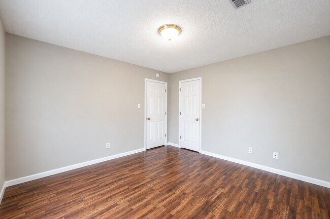 Building Photo - 317 Headrickview Dr
