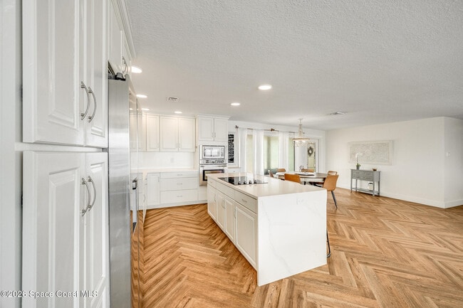 Building Photo - 1110 S Banana River Dr