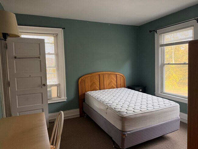 Building Photo - 72 Pawling Ave