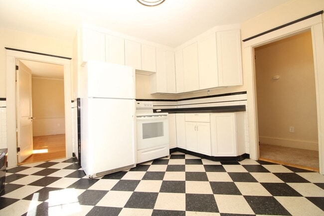 Building Photo - 359 Deering Ave
