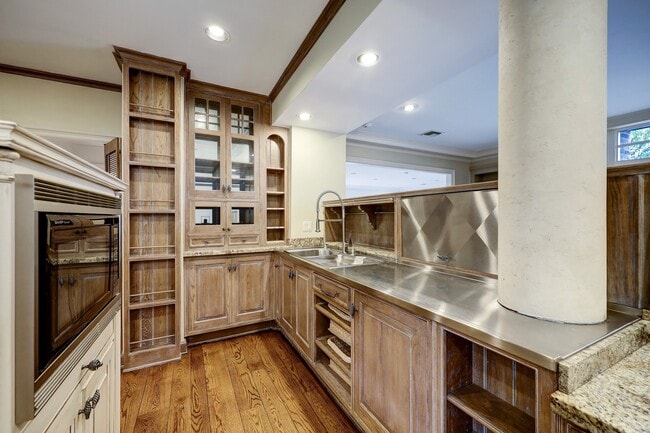 Building Photo - 3020 San Felipe St