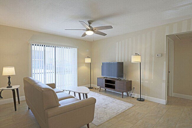 Building Photo - 5327 Summerlin Rd