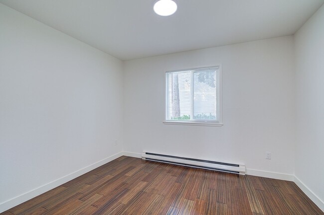 Building Photo - 2bd/1ba Kirkland Condo