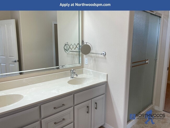 Building Photo - PET FRIENDLY!! Beautiful 3 Bedroom 2 Bath Home in Eagle Point Golf Course Community