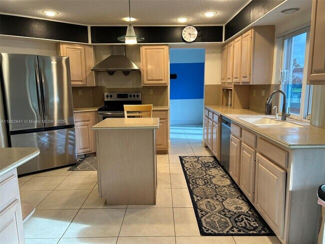 Building Photo - 4871 SW 103rd Ave