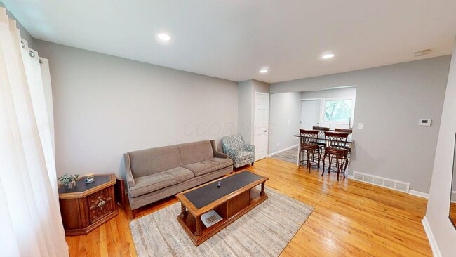 Building Photo - 32 Marion St