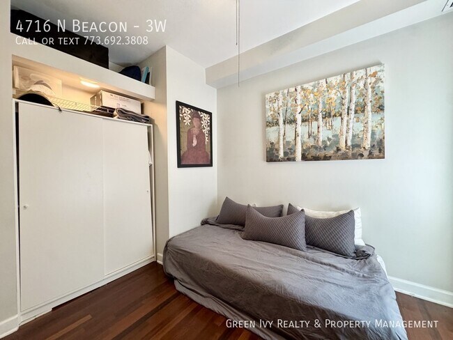 Building Photo - 4716 N Beacon St