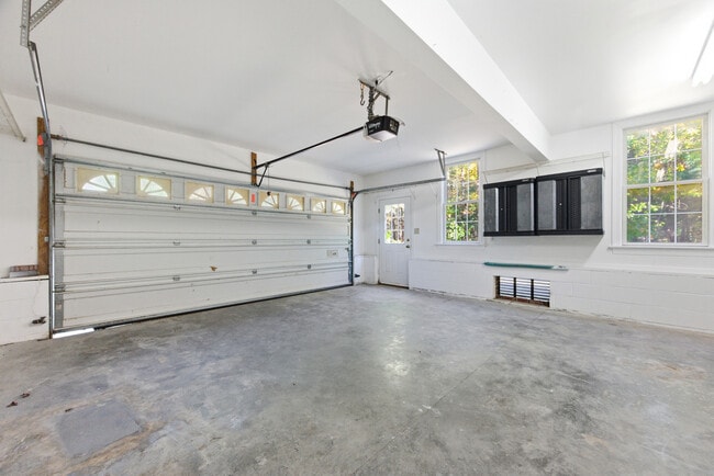 Building Photo - 1611 York Rest Ln