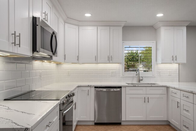 Building Photo - Renovated Winter Park 32789 Home for Lease