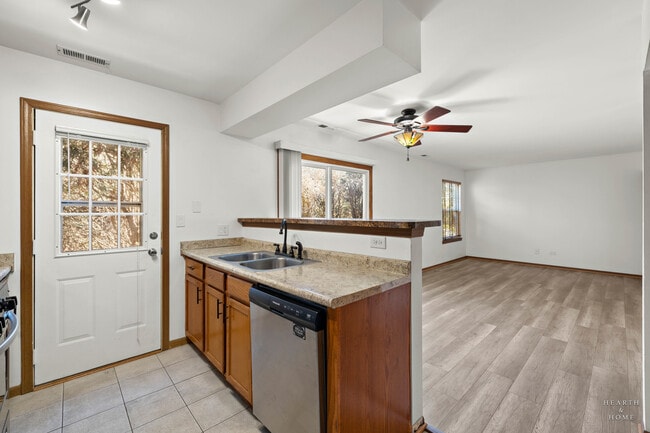 Building Photo - 3024 Max Ct