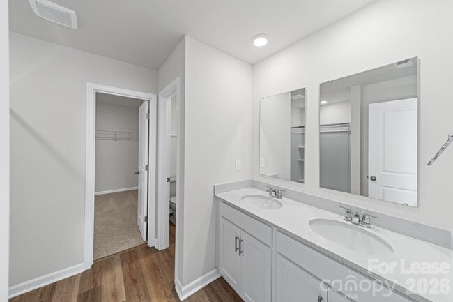 Building Photo - 204 Calvin Crk Dr