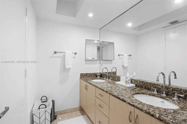 Building Photo - 6917 Collins Ave