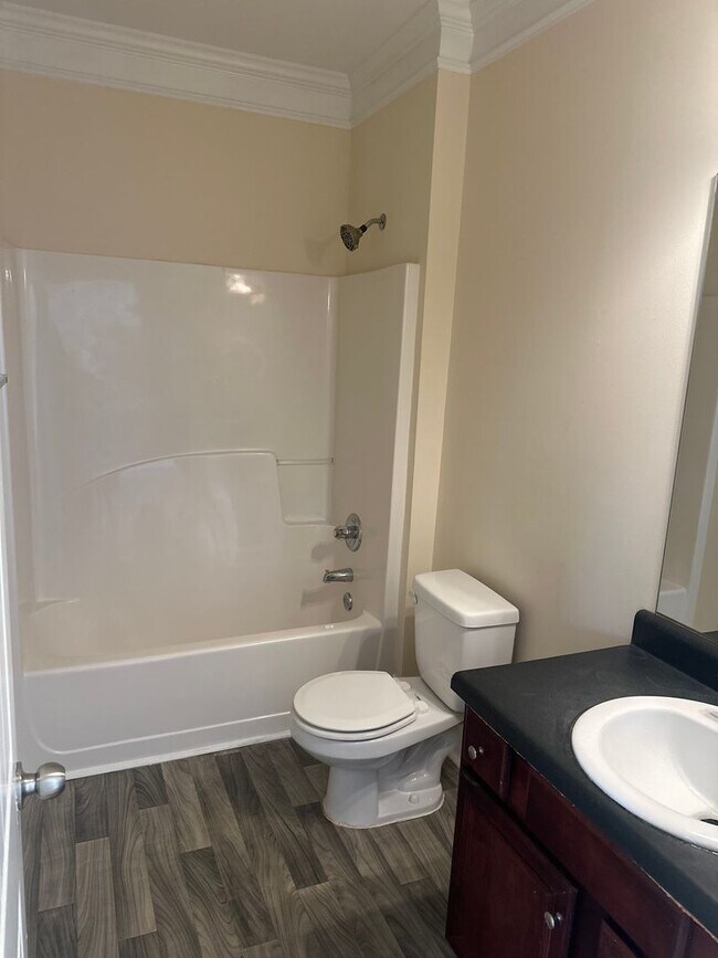 Building Photo - 4 Bedrooms, 3 Bathrooms - Home in Stockbri...