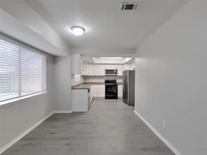 Building Photo - 11519 Perry Rd