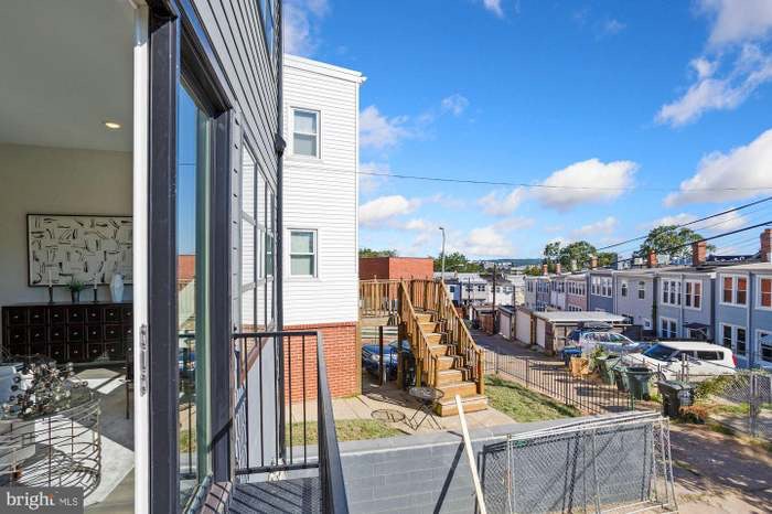 Building Photo - 1255 Penn St NE