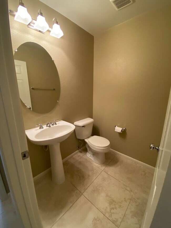 Building Photo - 5 bedroom home in Morgan Hill