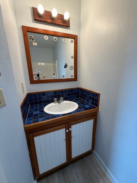 Building Photo - 430 S Holladay Dr