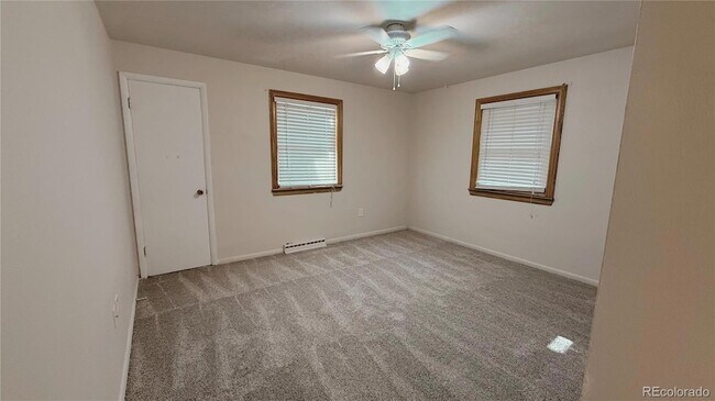 Building Photo - 273 S 13th Ave