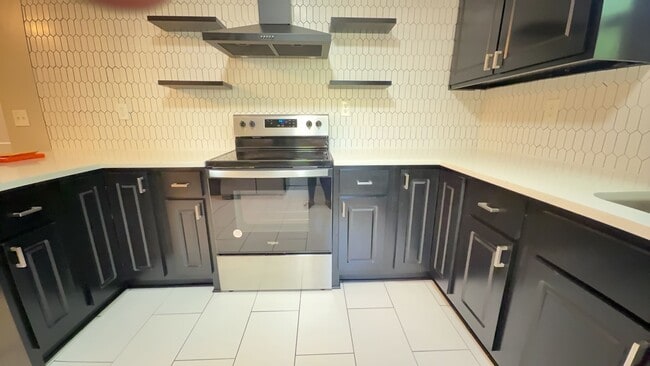 Building Photo - Charming 2BR with Sunroom, Hardwood Floors & Lawn Care Included