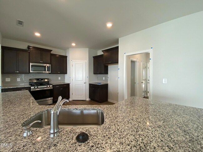 Building Photo - 17 Red Crabapple Ct